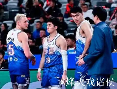 新疆84-111北京遭四坏消息!理查德森+西尔扎提辣眼,刘炜遭指责 新疆84-111北京遭四坏消息!理查德森+西尔扎提辣眼,刘炜遭指责