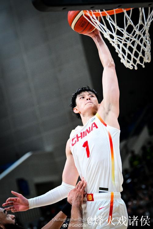 亚预赛-中国男篮101-53大胜关岛 曾凡博14+8